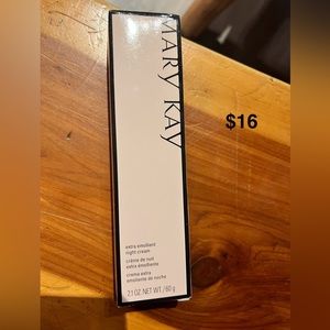 Mary Kay extra emmoliant night cream